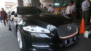 Parade Mobil Mewah di Pelantikan Anggota DPRD DKI Jakarta