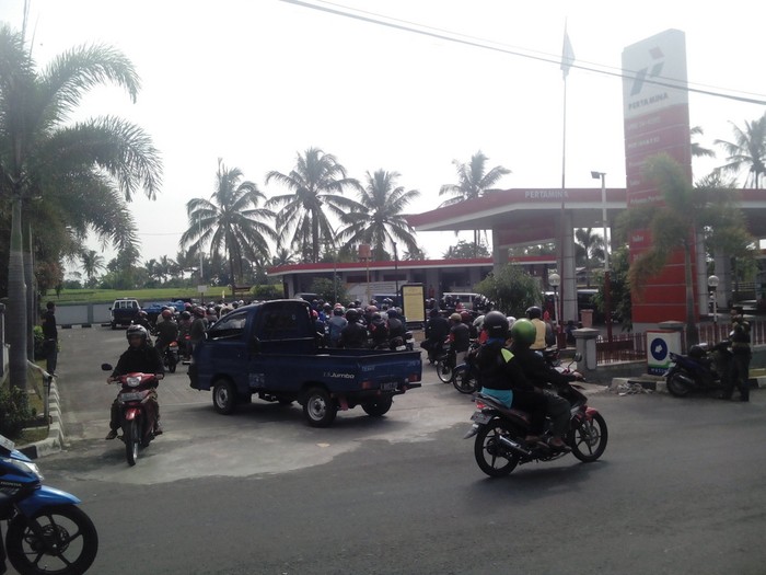 Jatah BBM Subsidi Dipangkas Hingga 20% Jadi Pemicu Antrean Kendaraan di SPBU