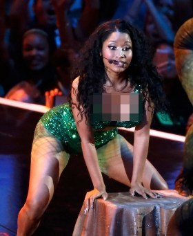 Nicki Minaj Jadi Anaconda Superseksi Saat Tampil di MTV VMA 2014