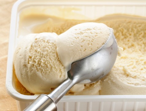 Dengan Cara Gampang Ini Es Krim Vanila Bisa Jadi Es Krim Matcha dan Biskuit