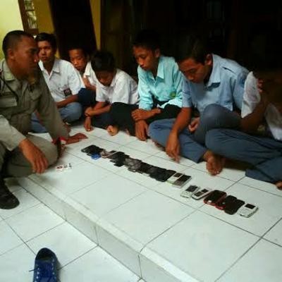 Siswa Bolos Dirazia, Satpol PP Temukan Video Porno di HP Pelajar