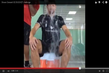 Dengan Beragam Alasan, Orang-orang Ini Menolak Ice Bucket Challenge