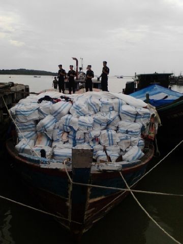 Angkut Barang Ilegal, 5 Kapal Malaysia Ditangkap di Batam