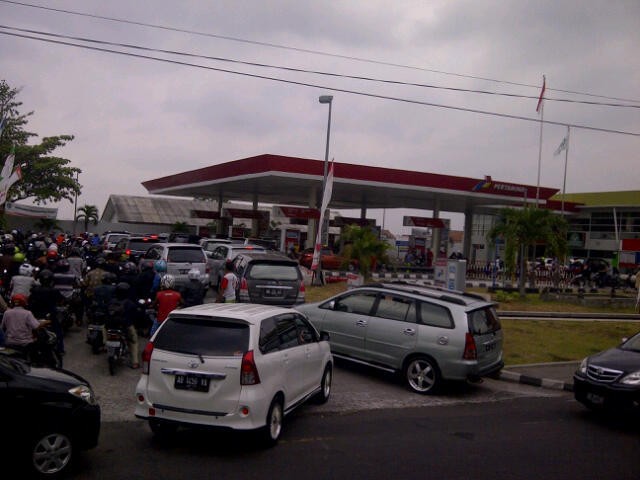 Ini Dia Antrean Mengerikan di SPBU Yogyakarta