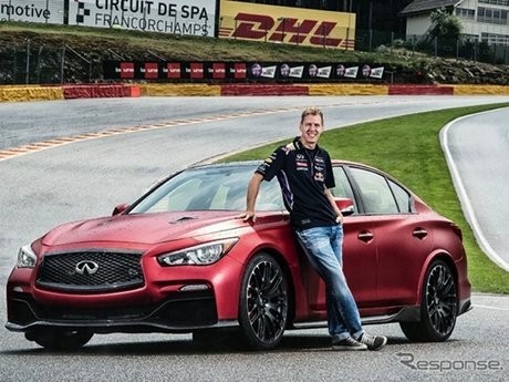 Sebastian Vettel Pamerkan Mobil Spesial Infiniti