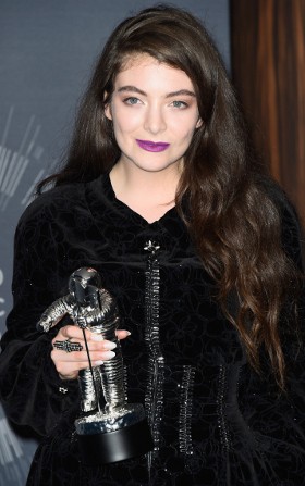 Lorde Musisi Perempuan Pertama yang Raih Best Rock Video di VMA 2014