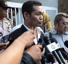 Absen di Kantor Transisi, Boni Hargens Muncul di Kantor Adrianus