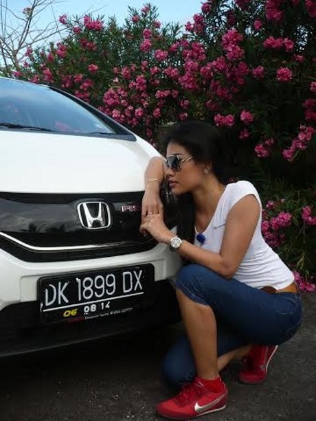 Wah, Guide Cantik Temani Sesi Test Drive Honda Jazz