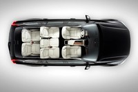 Volvo mengklaim hasil gabungan mesin bensin dan motor listrik, XC90 ini mampu memuntahkan tenaga hingga 400 hp. Istimewa/Dok Volvo.