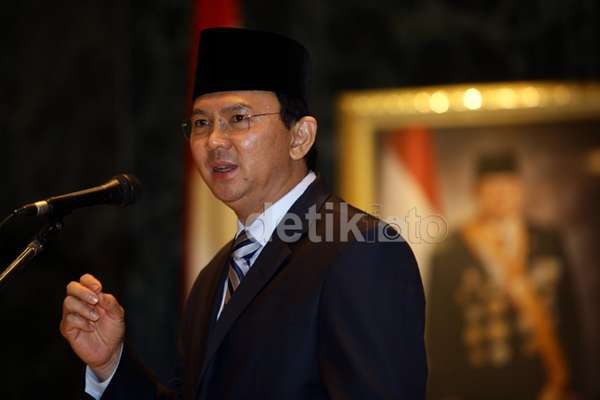 Ketua Gerindra Pasang Foto Presiden Prabowo di DPRD DKI, Ahok Tertawa Ketua Gerindra Pasang Foto Presiden Prabowo di DPRD DKI, Ahok Tertawa