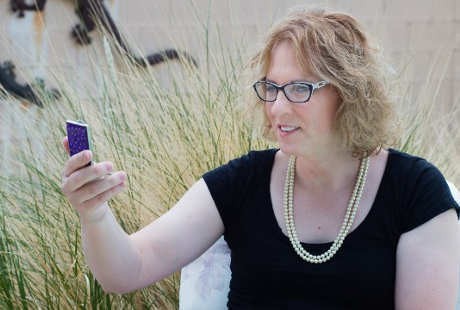 Berkat Asuransi, Ayah 4 Anak Ini Merasa Berhasil Jadi Wanita Sejati