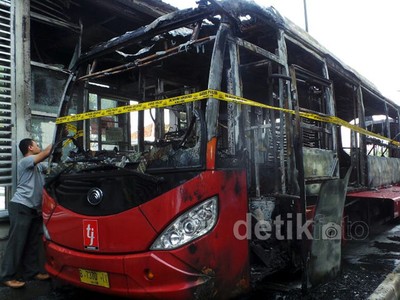 TransJ Terbakar di Depan Al-Azhar