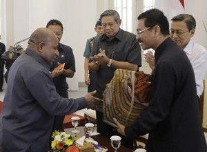 Gubernur Papua Yakin Putra Daerahnya Jadi Menteri Jokowi