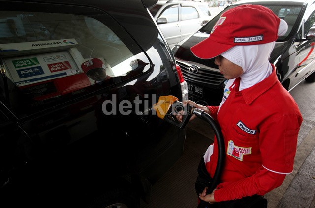 Selagi Masih Populer, Jokowi Bisa Naikkan Harga BBM Subsidi 1 November