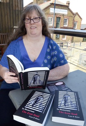 Tulis Novel Erotis, Karyawan di Amerika Dipecat