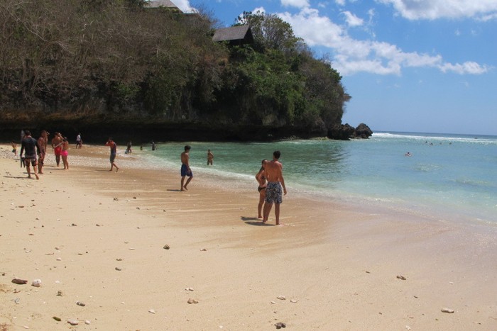 Ketika Julia Roberts Membawa Berkah Untuk Pantai Padang-padang