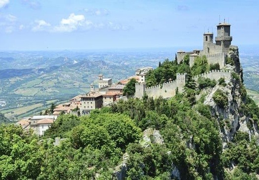 Tak Cuma Vatikan di Italia Juga Ada Negara Mungil San Marino Tak Cuma Vatikan di Italia Juga Ada Negara Mungil San Marino