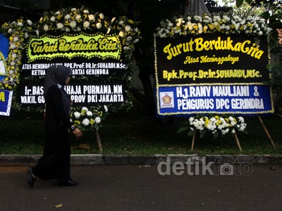 Karangan Bunga Penuhi DPP Gerindra