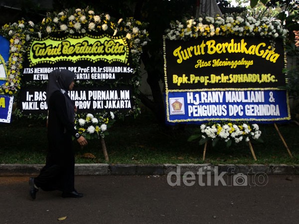 Karangan Bunga Penuhi DPP Gerindra