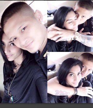 Tyas Mirasih Pamer Foto Dicium Mesra Syamsir Alam