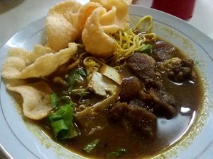 Cak Trisno: Uenake Rek! Tahu Campur dan Tahu Tek Racikan Khas Suroboyo