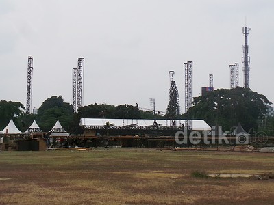 Foto-foto Panggung Konser EXO di Jakarta Mulai Dibangun
