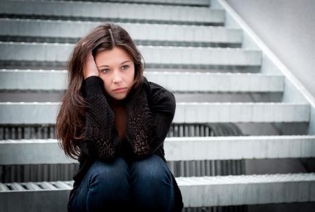 Belum Bisa Move On dan Masih Suka Stalking Mantan? Hati-hati Depresi