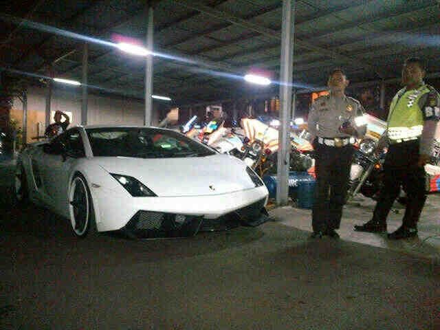 Lamborghini yang Ditilang Polisi di SCBD Ditahan Karena Tak Ada Surat