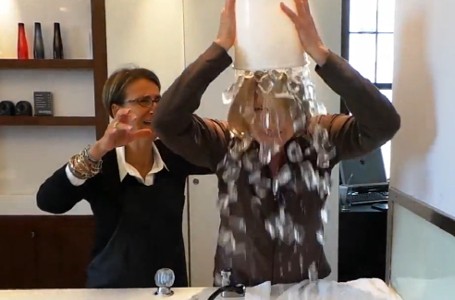 Chef Gordon Ramsay dan Jamie Oliver Juga Ikut Ice Bucket Challenge!