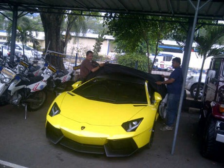 Ditahan Saat Balapan Liar, Lamborghini Kuning Bernopol Palsu