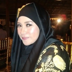 Sukses Bermusik, Melly Goeslaw Buka Restoran Bareng Mertua