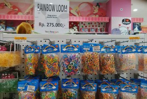 Rainbow Loom Indonesia: Terbuat dari Karet, Gelang Lucu Loom Band Aman