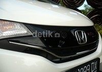 Salah satu poin yang paling menonjol dari Jazz model terbaru yang kini memasuki generasi ketiga adalah eksteriornya. Lampunya sudah mengusung lampu LED baik pada lampu utama maupun lampu seinnya.