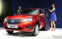 Simbol Datsun terlihat sangat menonjol berkat grille D-cut. Meski grille-nya relatif tidak berubah dari versi sedan lampu proyektor yang dimiliki hatchback Datsun mi-Do menjadi pembeda yang sangat jelas dibanding sedan. (dok Response)