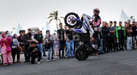 Yamaha R25 cukup diterima oleh masyarakat. YZF-R25 juga dijuluki Baby M1 karena desain supersport yang dimiliki YZR-M1 jelas terwarisi di YZF-R25.