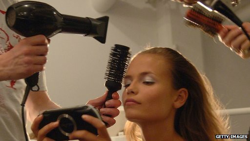 Eropa Pertimbangkan Larang Pengering Rambut