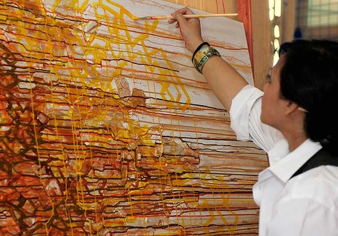 Dari Pegawai Kantoran, Laila Azra Jadi Seniman