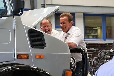 Arnold Schwarzenegger Jual Unimog