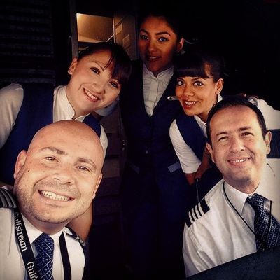 Setelah Tren Selfie Pramugari Cantik, Kini Ada Pilot Keren