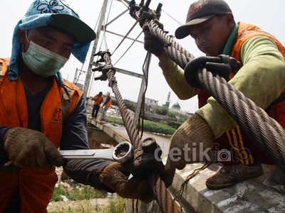 Jembatan Gantung di Grogol Mulai Diperbaiki