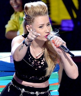 Kisah di Balik Penampilan Iggy Azalea di Lagu Ariana Grande