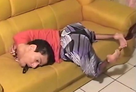 Tubuh Cacat dan Kepala Terbalik, Claudio Berhasil Lulus dari Universitas