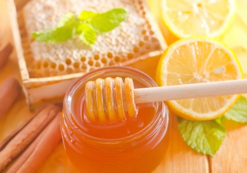 Konsumsi Madu dan Air Jeruk Lemon Tiap Pagi agar Kulit Cerah dan Pencernaan Lancar