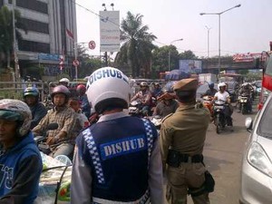 Pembongkaran Bangunan untuk MRT, Jalan Raya Fatmawati Tersendat