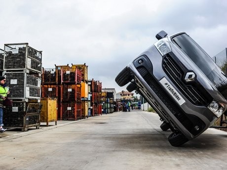 Lucu, Mobil Van Beraksi ala Knight Rider