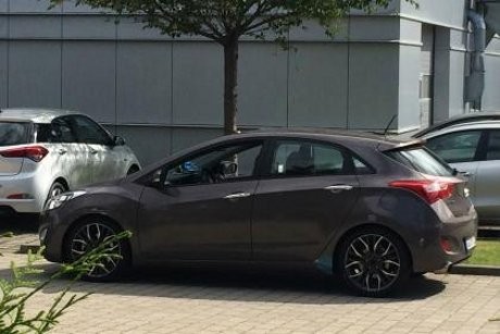Hyundai i30 GT Nongol di Jalanan