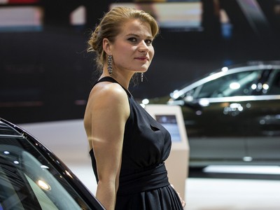 Model Cantik dari Moskow Motor Show