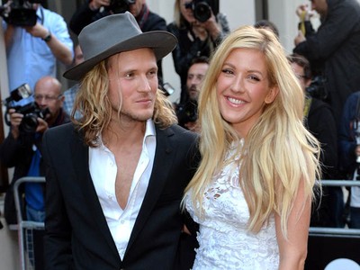 Gandeng Pacar di GQ Awards, Ellie Goulding Sumringah