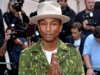 Pharrell Williams Happy Raih Solo Artist of The Year