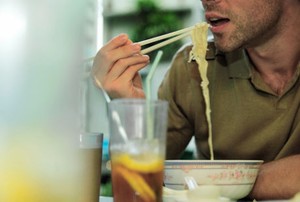 Sekadar Suka Atau Sudah Kecanduan Mi Instan? Ini Bedanya Menurut Psikolog